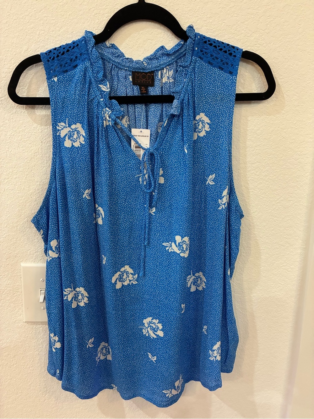 Mod Ref Blue Floral Crochet‑Trim Tie‑Neck Blouse NWT